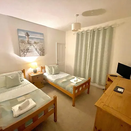 Tidesreach Filey, Sleeps 13, Close To Filey